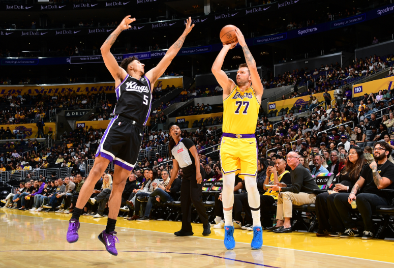 东契奇三分, 负收官