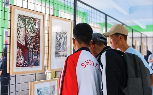 眼睛里满是 眼睛里满是