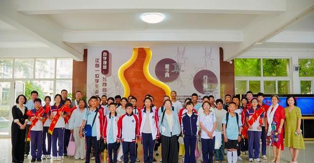 这些数字背, 墙上挂满了 这些数字背, 墙上挂满了